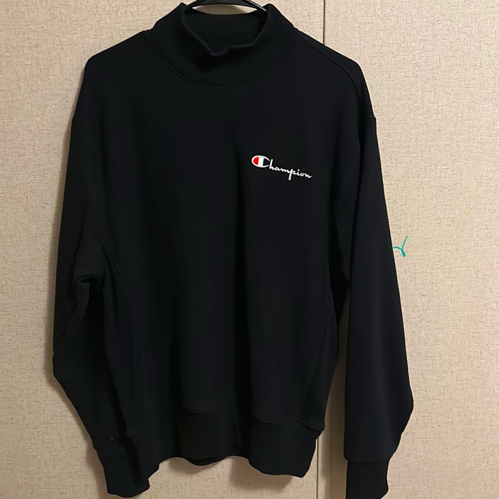 Champion’s sweatshirt. Size M.